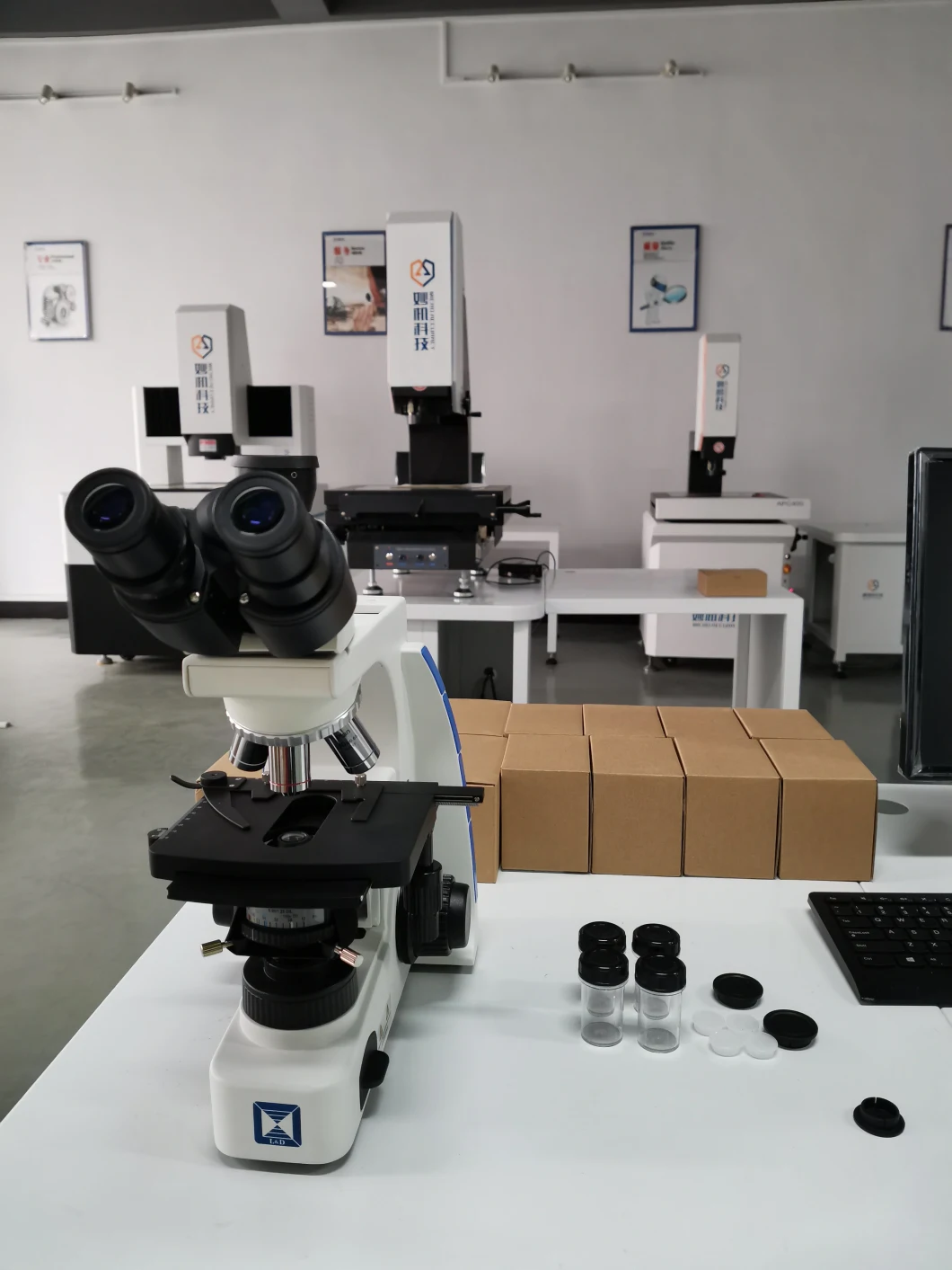 40X-1000X Medical Instrument Digital Trinocular Biological Microscopes (LB-302)