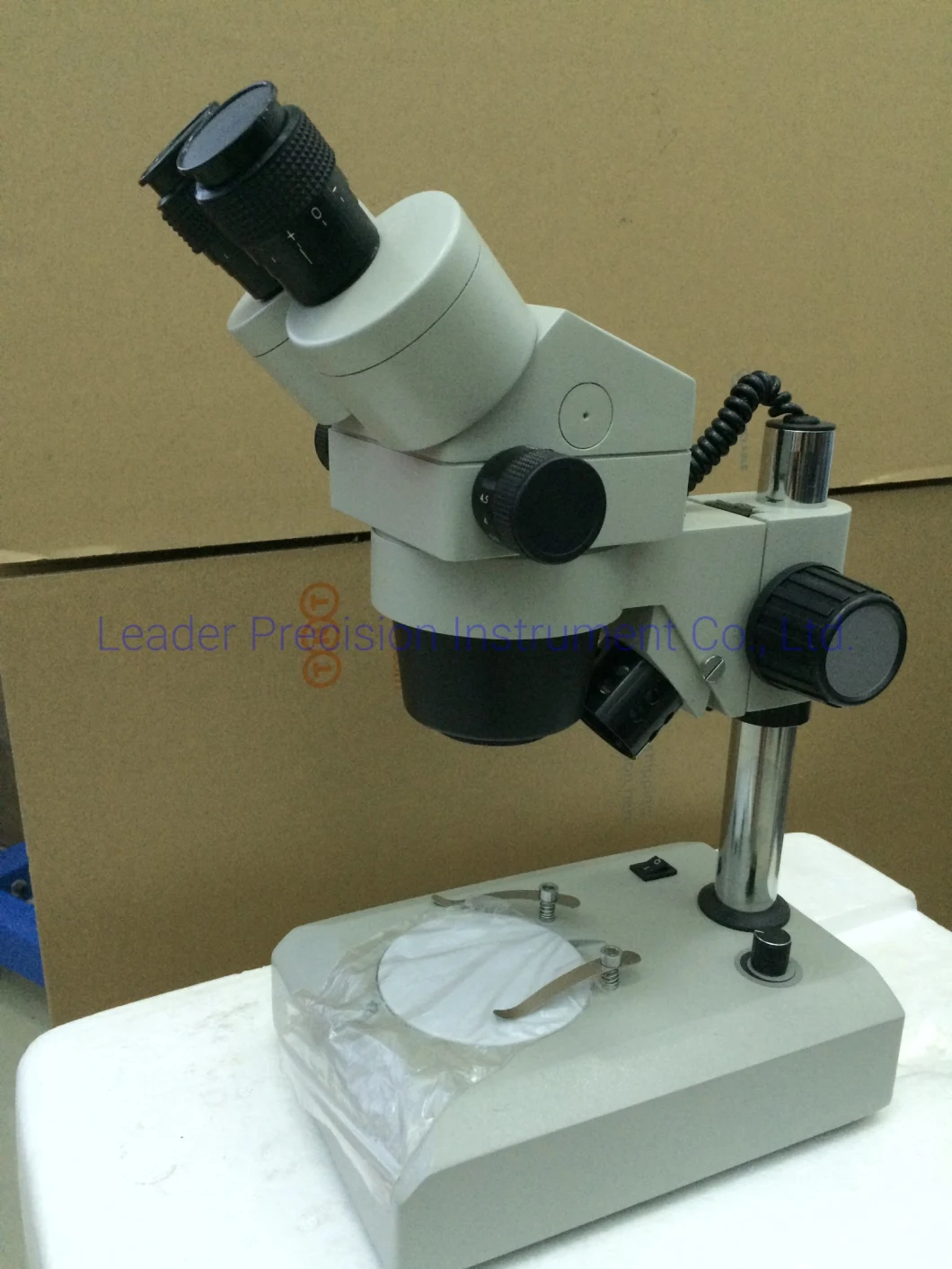 Laboratory Equipment Trinocular Zoom Stereo Microscope (XTL-3022)