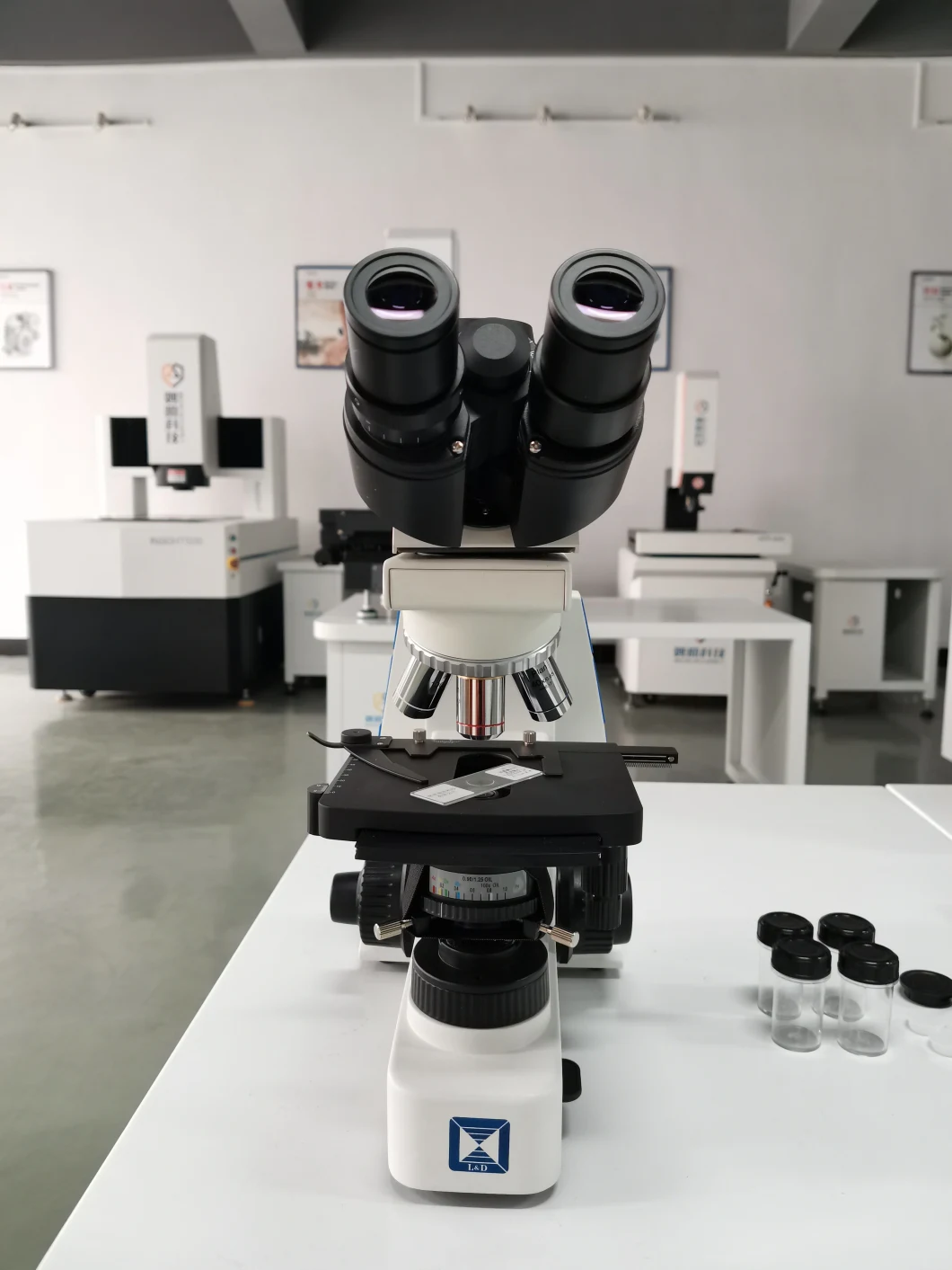 40X-1000X Medical Instrument Digital Trinocular Biological Microscopes (LB-302)