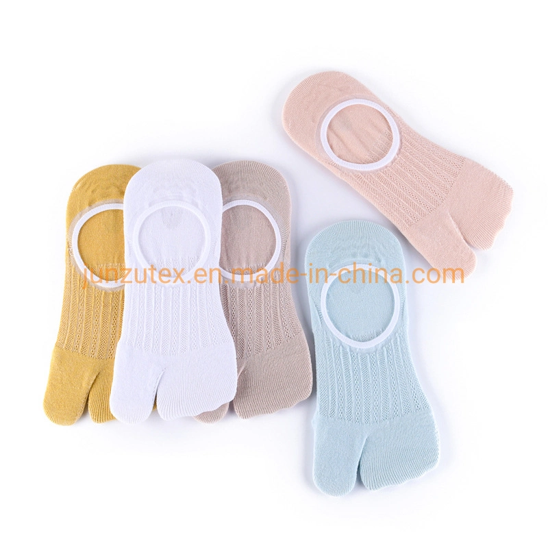 Wholesale Women 2 Fingers Toe Socks Colorful Knitted Cotton Ankle Socks Funny Tabi Socks