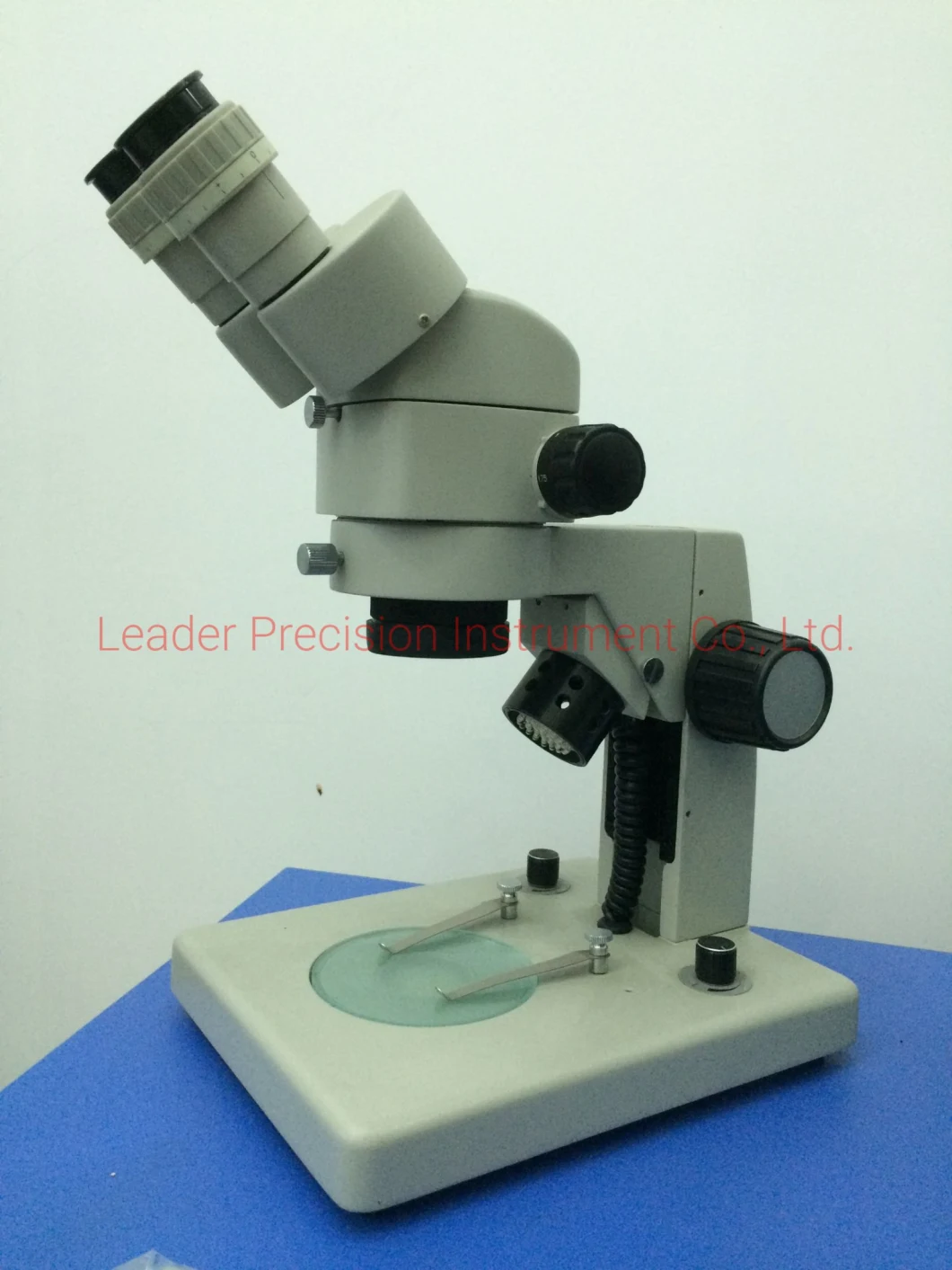 Trinocular Zoom Stereo Microscope (XTF-3022)