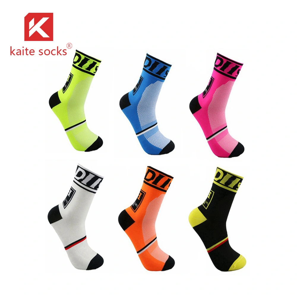 Fashion Trend Skateboard Socks Hot Sale Custom Design OEM Colorful Men Socks Dress Socks