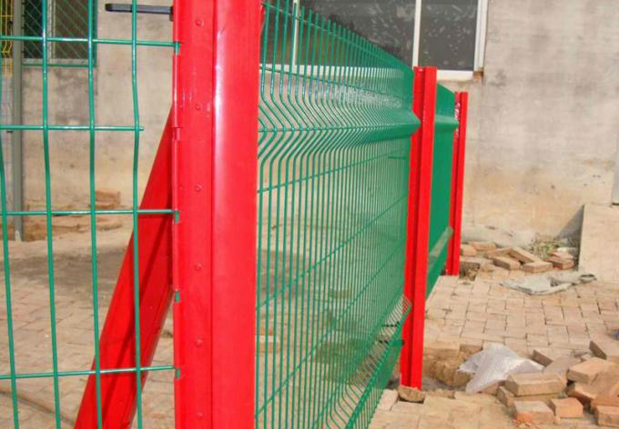 Garden Fence Triangular Bending Welded Wire Mesh Fencing