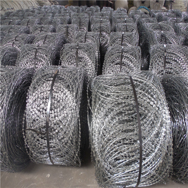 Low Price 700mm Coil Diameter Concertina Razor Barbed Wire Fence