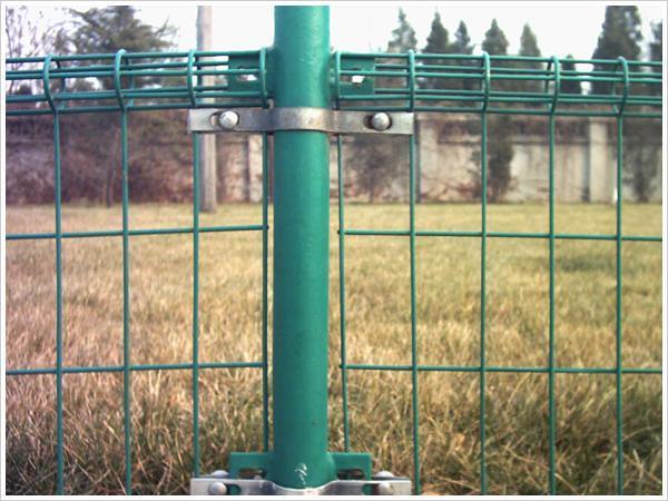 Wire Mesh Fence/Triangular Bending Guardrail Wire Mesh Fence