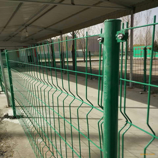 Yq Triangular Bending 3D Curved Welded Wire Mesh Fencing
