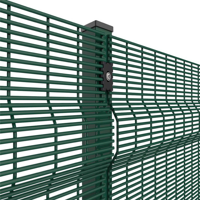 China Manufacturer 358 Security Mesh Fence Airport Use Fencing