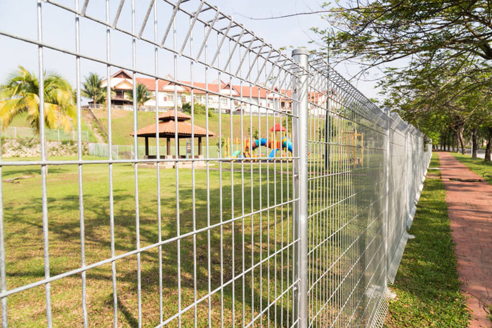 Decorative Wire Mesh Roll Top Fence Malaysia