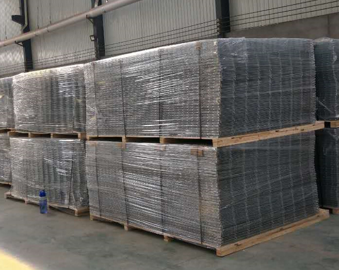 Hot Dipped Galvanized PVC Coated Welded Wire Fence Designs