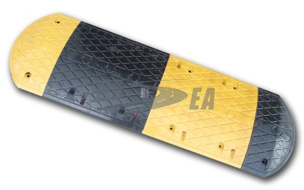 Black & Yellow Traffic Steel Reinforce Rubber Road Speed Bump