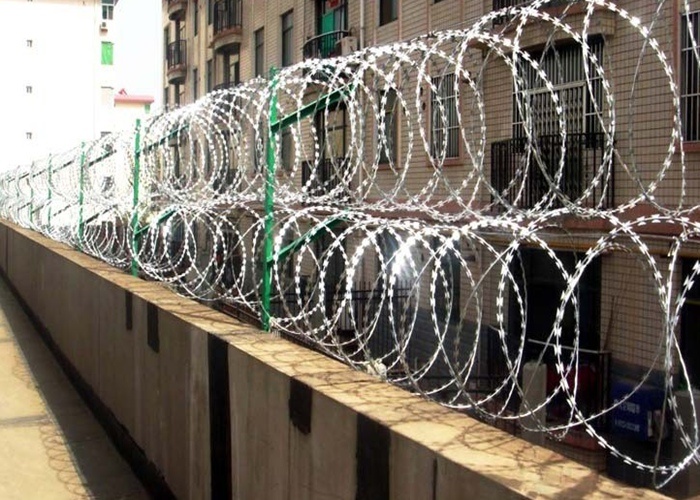 Electric Galvanized Bto 22 Raozr Wire with 450mm-900mm Coil Diameter