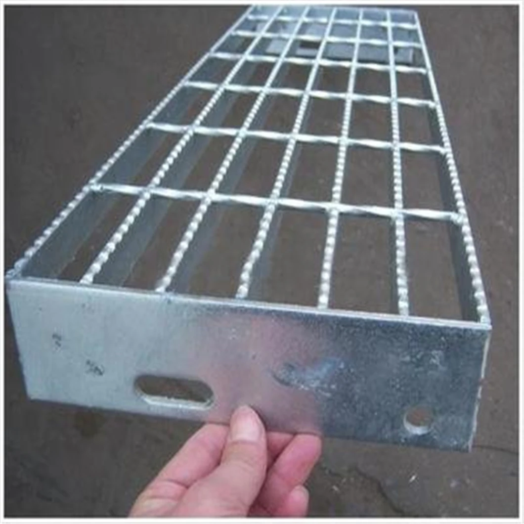 Hot Promotion Hot DIP Galvanized or Painting Serrated Anti Slip Metal Grating Staircase Step with Nosing