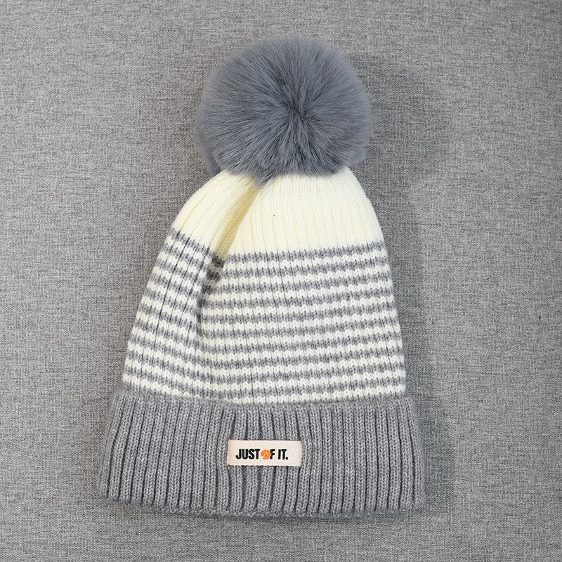 100% Acrylic Knitted Winter Warm Lovely Stripe Design Knitted Hat