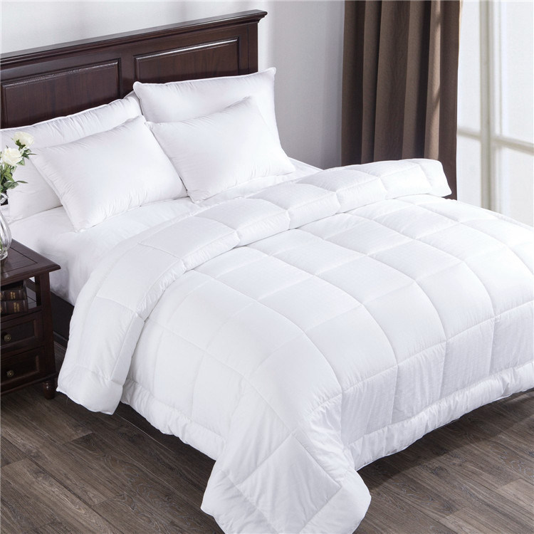 Cotton Fabric Polyester Microfiber Comforter for Hotel