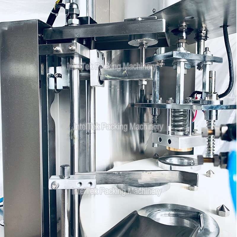 Automatic Yogurt Plastic Cup Sealing Machine / Sealer Machine for Milk Cup