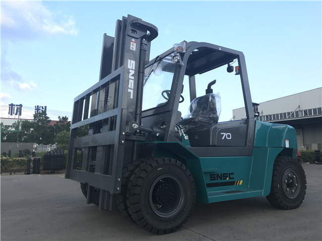 Snsc New Diesel Stone Lift Montacargas 7t Forklift