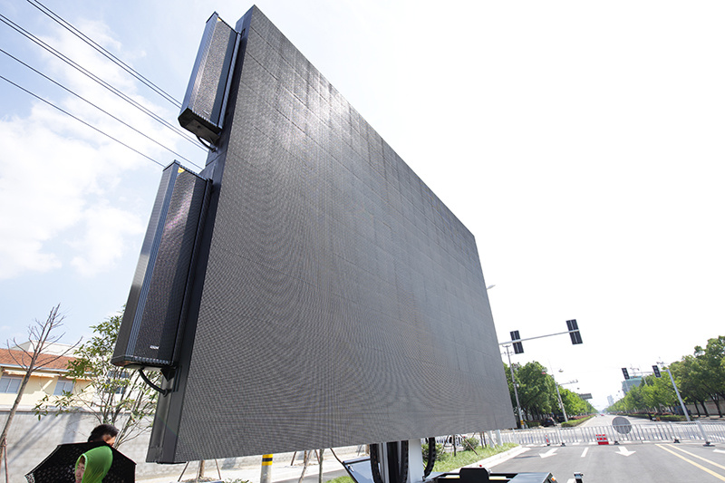 High Brightness Outdoor Waterproof Mobile Moving LED Trailer Display Screen