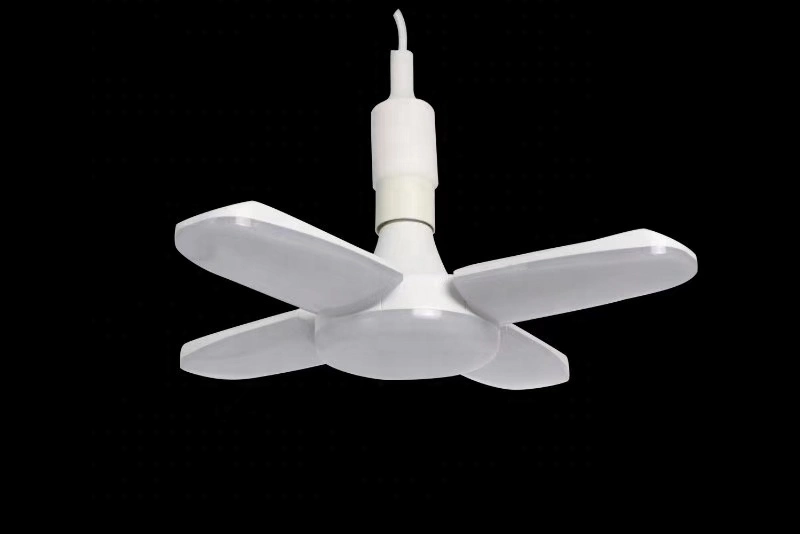 2020 Hot Selling Fan Blade LED Bulb Ceiling Fans with Lights Garage Light 60W E27 Foldable Ceiling Workshop Lamp Bulb