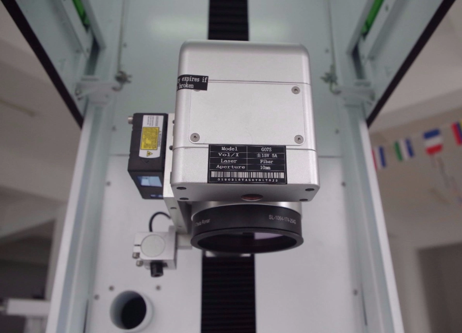 Closed Mopa 30W Fiber Laser Marking Machine with Jpt