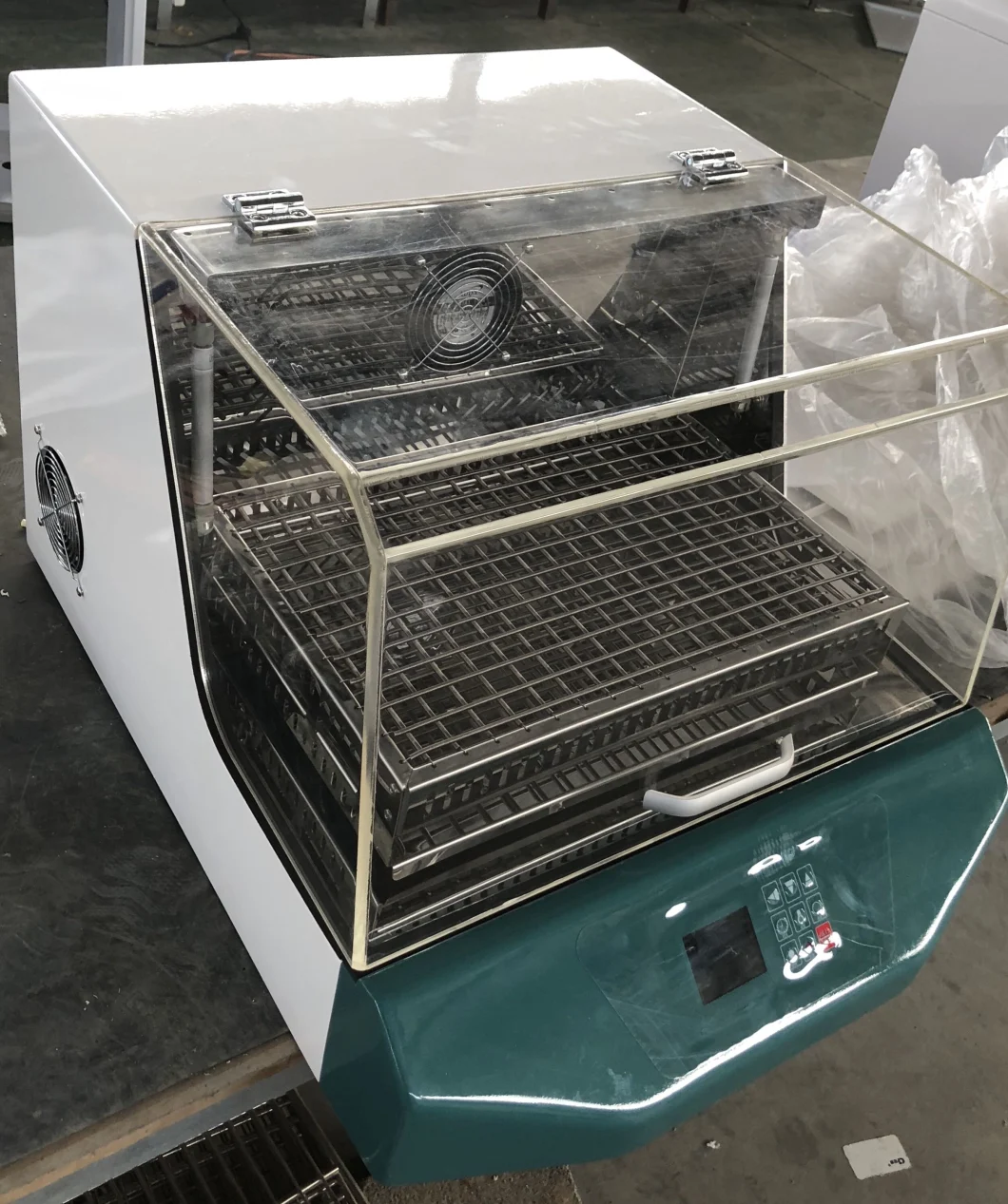 Constant Temperature Shaking Incubator with Cooling Function