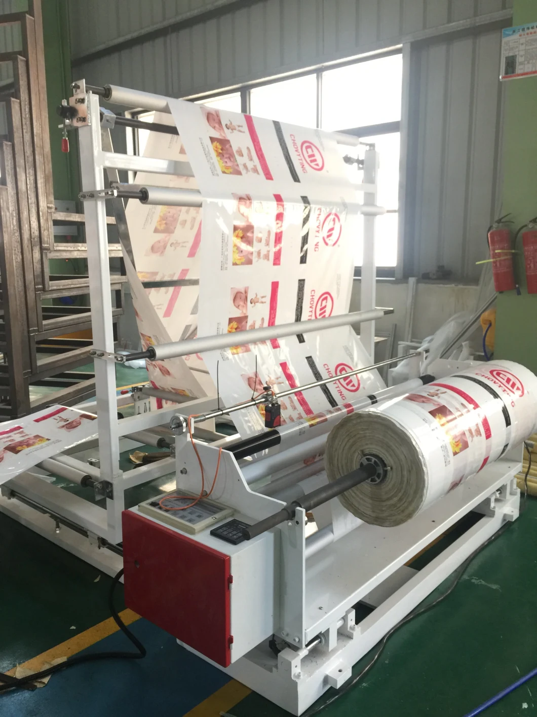 Automatic Plastic Material LDPE Heat Weld Patch Handle Shopping Carry Bag Sealing Cutting Machine