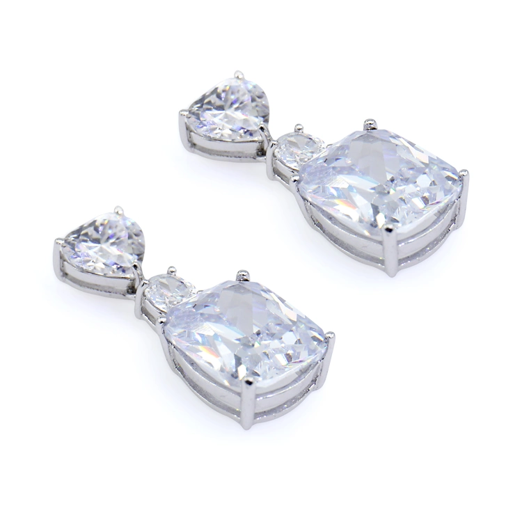 White Blink Stones Earrings Diamond Elegant and Delicate Ring for Women