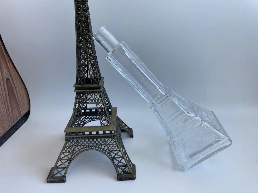 Unique Crystal 500ml Eiffel Tower Shape Glass Bottle for Liquor/Wine/Spirit/Beverage