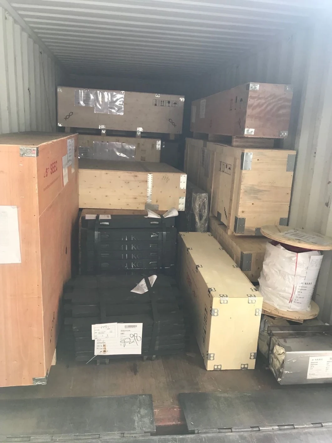 Heavy Duty Larger Space Cargo Freight Elevator in Warehousefor Goods with Lower Price
