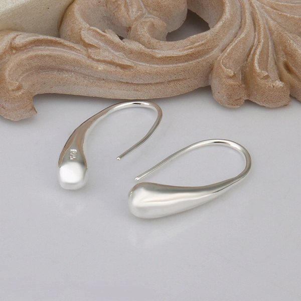 Hot Sale Simple Design Stealing Silver Earring Drop Shaped Earring Fashion Jewelry for Women
