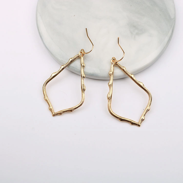 The New Lady Geometric Earrings Metal Earrings for Women Girl Party Jewelry
