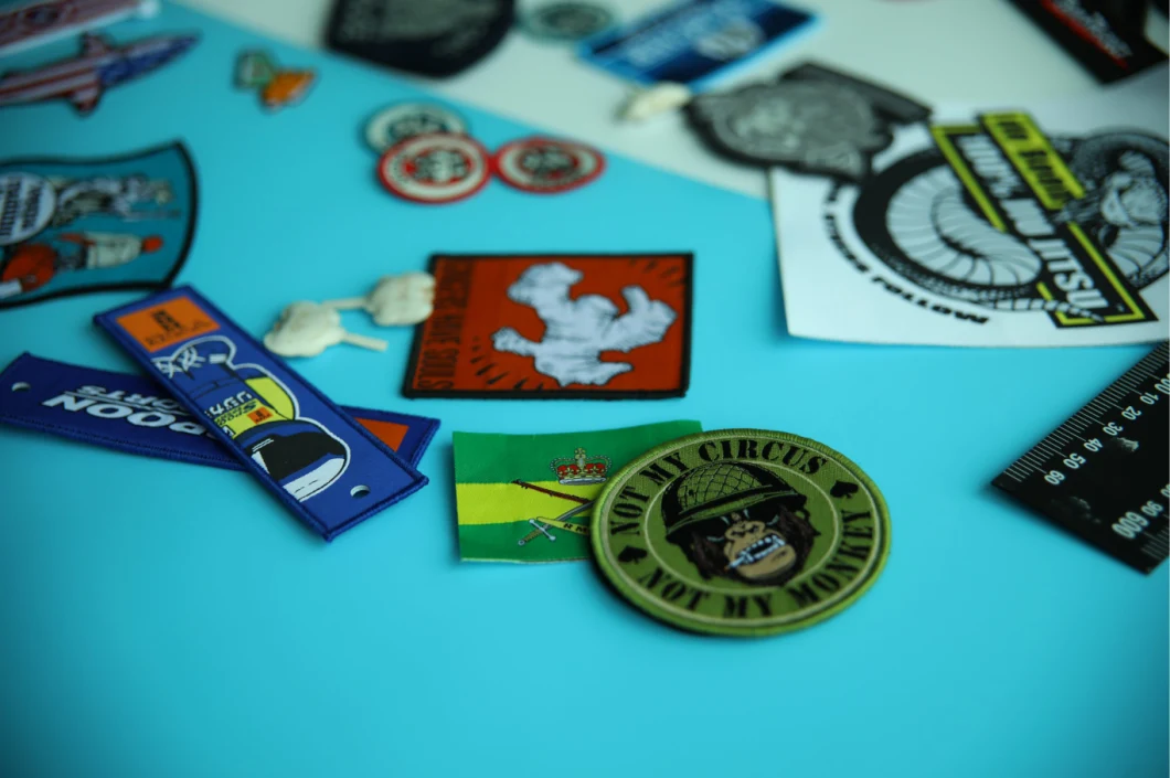 Customized Embroidery Emblem Patch and Badge for Keychain