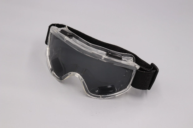 Black PC Material Lens PVC Frame Industrial Safety Glasses Googles with Elastic Tape as Arn