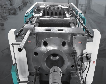 Reaction Injection Molding Machine