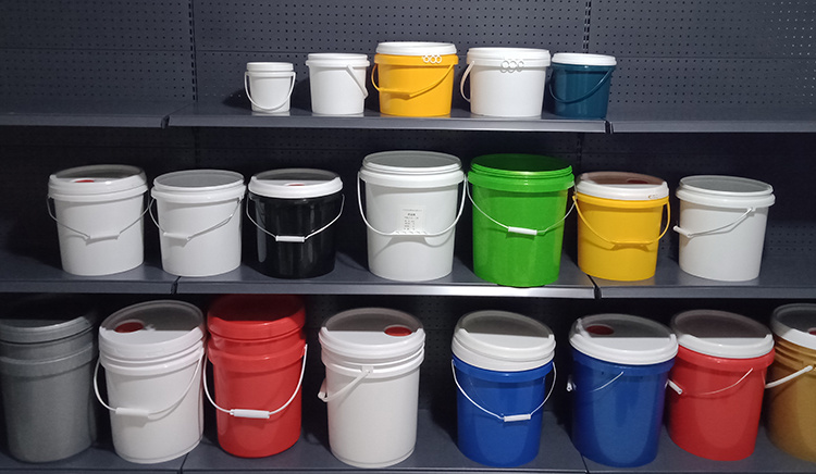 European Style 20L Plastic Pail with Plastic Handle and Spout and Gasket