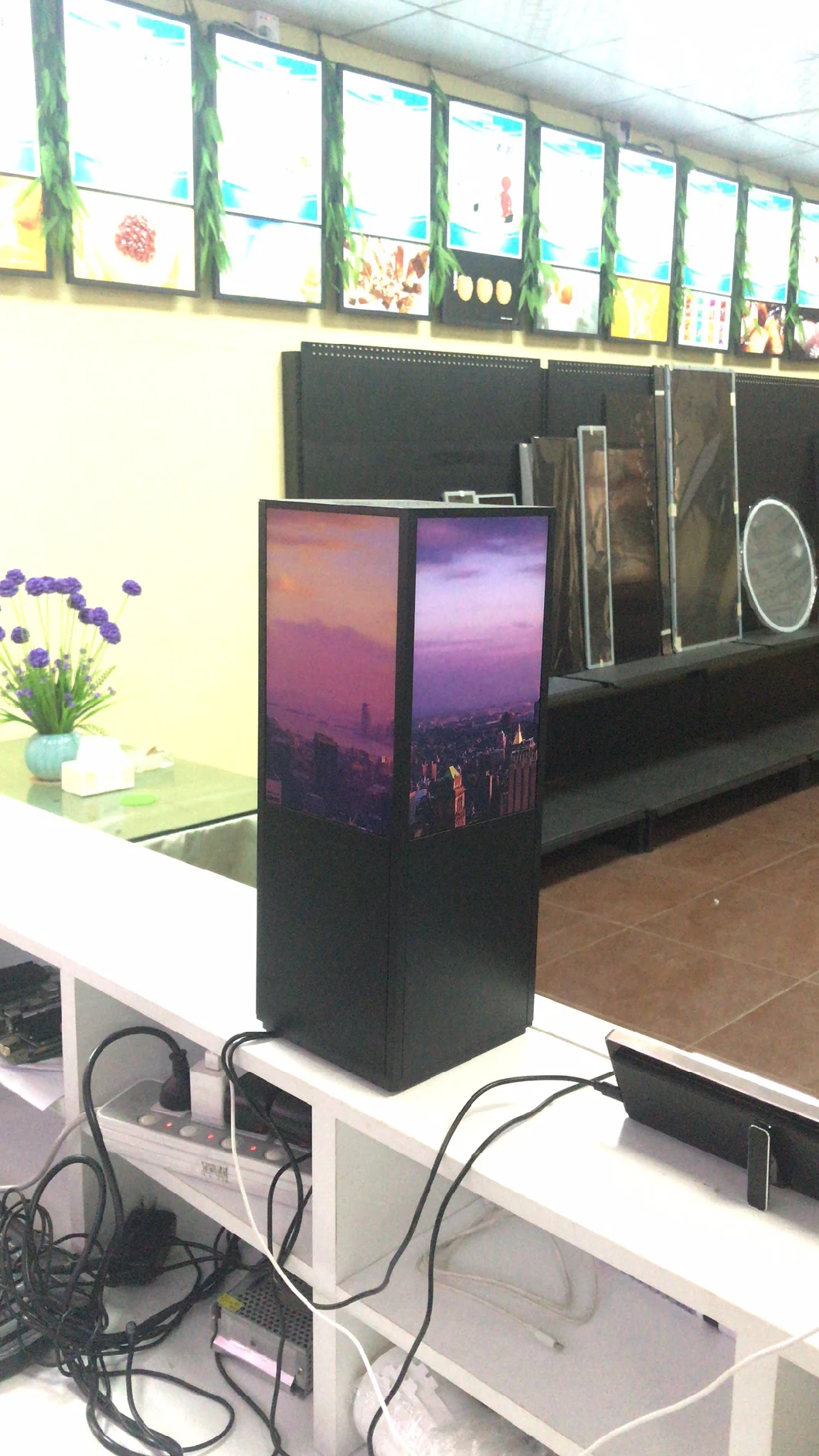 2020 Newest Design Cuboid LCD Display 4 Sides Display LCD Display Kiosk