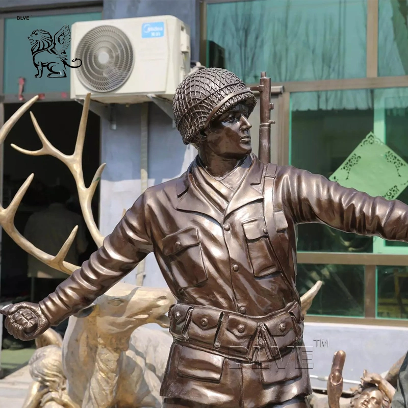 Modern Garden Decor Figurative Art Fighting Life Size Bronze Outdoor Soldier Statues