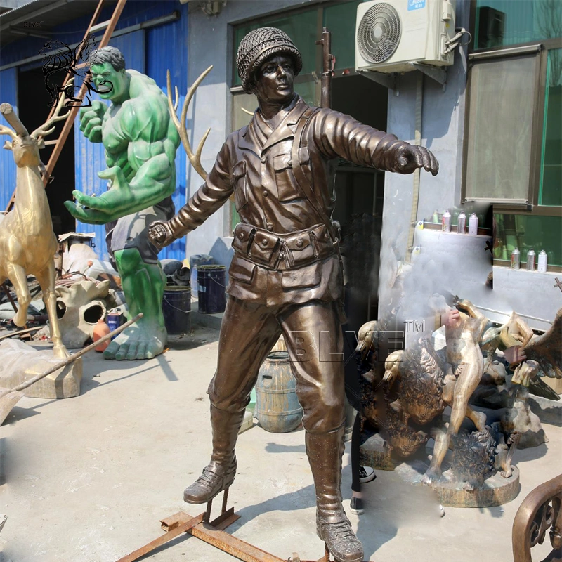 Modern Garden Decor Figurative Art Fighting Life Size Bronze Outdoor Soldier Statues