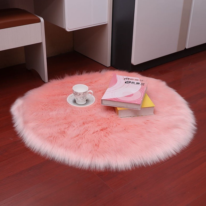 Round Imitation Wool White Plush Carpet