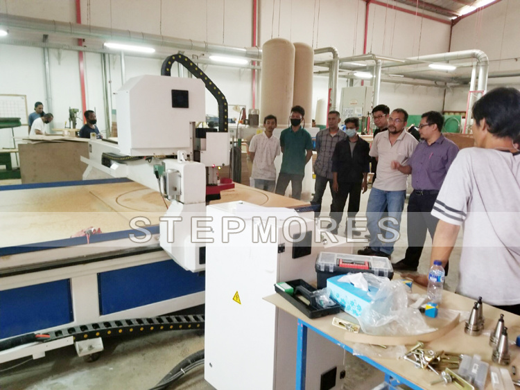 Stepmores 1325 Woodworking Automatic Tools Changing CNC Router Suitable for Making Complex Woodworking Products