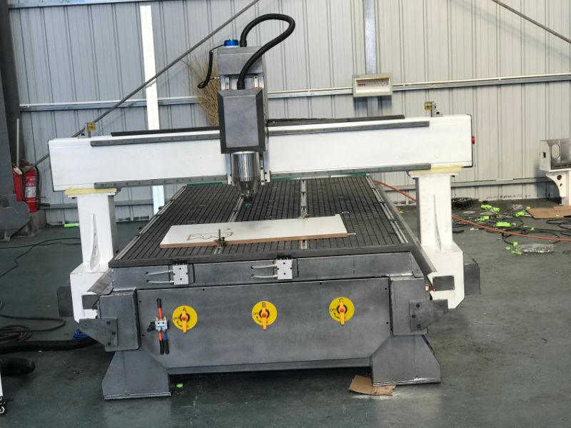 1300X2500mm 7.5kw Water Cooling Spindle Woodworking CNC Router for Furniture Wooden Door Metal