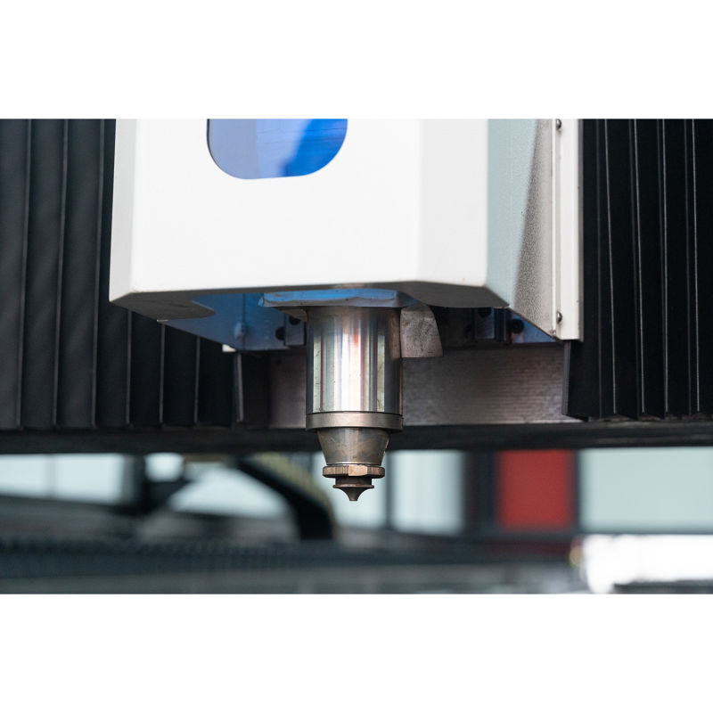 Professional Manufacturer China Fiber Laser Cutting Machine / Cover Included Laser Cutter for Sale