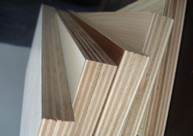 High Glossy/Matt/Embossed/UV/Melamine Laminated Plywood for Furniture and Construction