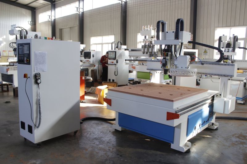 1300*2500mm Automatic Tool Change CNC Router Machine for Furniture Cutting Engraving