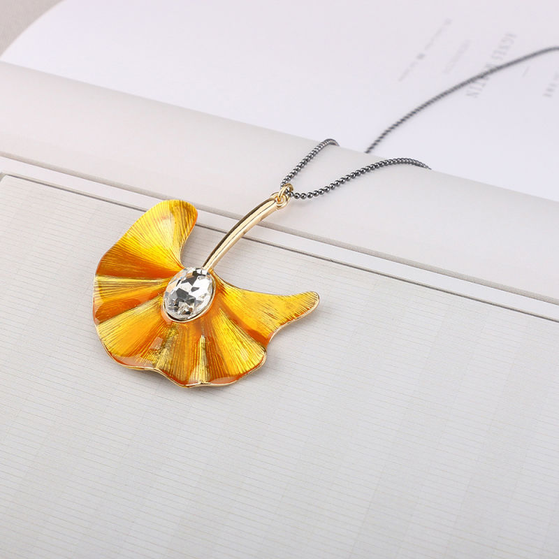 2018 New Arrived Jewelry Vogue Delicate Alloy Ginkgo Leaf Pendant Necklace for Women