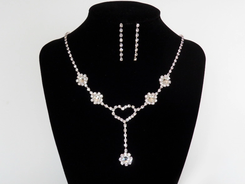 China Manufacturer Best Price Luxury Newest Design Fashion Jewelry Necklace Set for Lady Use