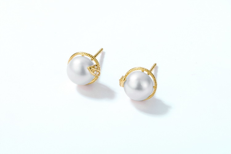New Arrival Gold Jewelry Freshwater Pearl Women Stud Earrings for Party