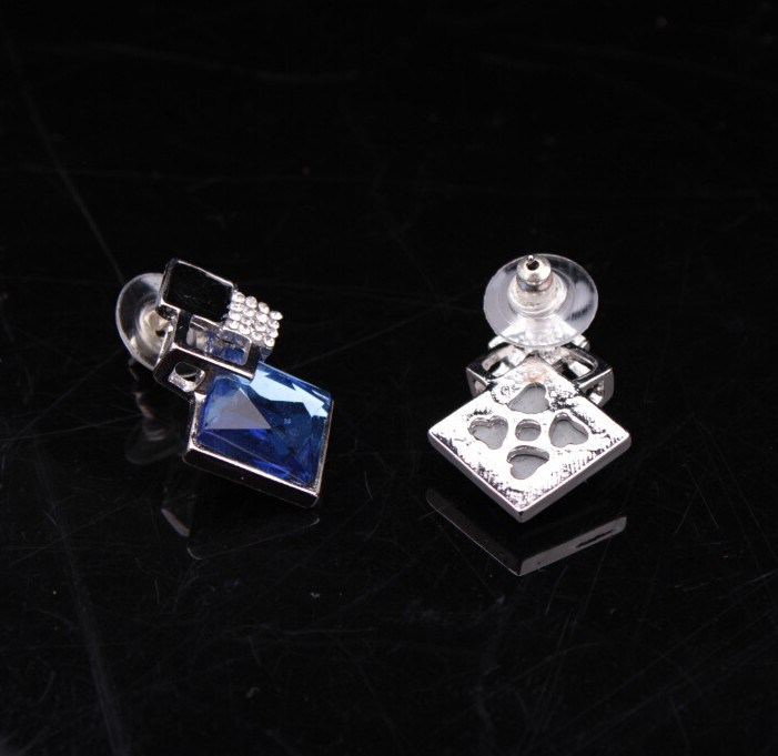 Wholesale Latest Design Earrings Jewelry Fashion Diamond Rhombus Crystal Glittering Stud Women Earrings