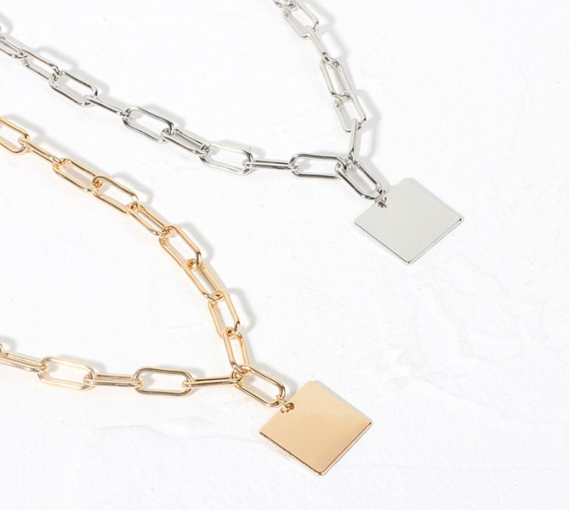 Fashion Jewelry Chunky Chain Necklace with Square Polish Charm