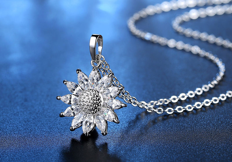 2018 New Arrived Copper Alloy Jewelry Necklaces Colorized Zircon Flower Pendant Necklace for Women
