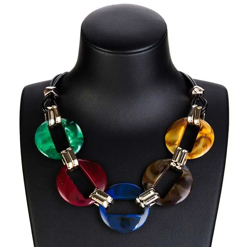 Acrylic Geometric Pendant Necklace Multi-Color Circle Hollow Leather Chain Necklace Best Design Pearl Necklace Jewelry